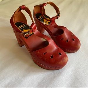Red Swedish Hasbeens Clogs Heels 36